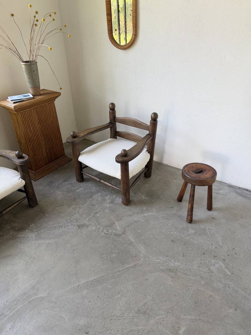 Three-legged shepherd stool oak