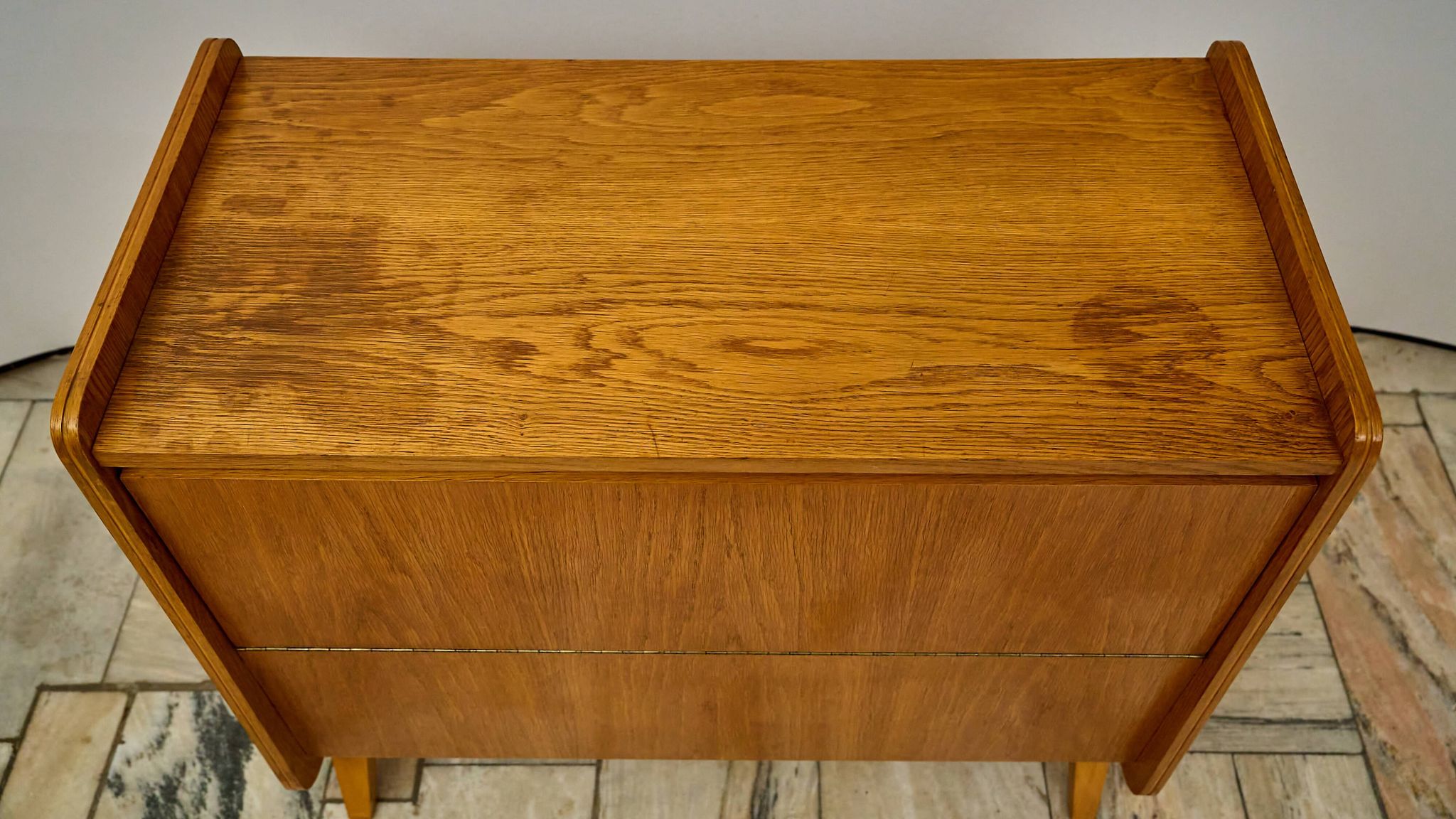Armoire à literie vintage des années 1960, Tchécoslovaquie