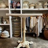 Bistro table in beige cast iron and ecru wood