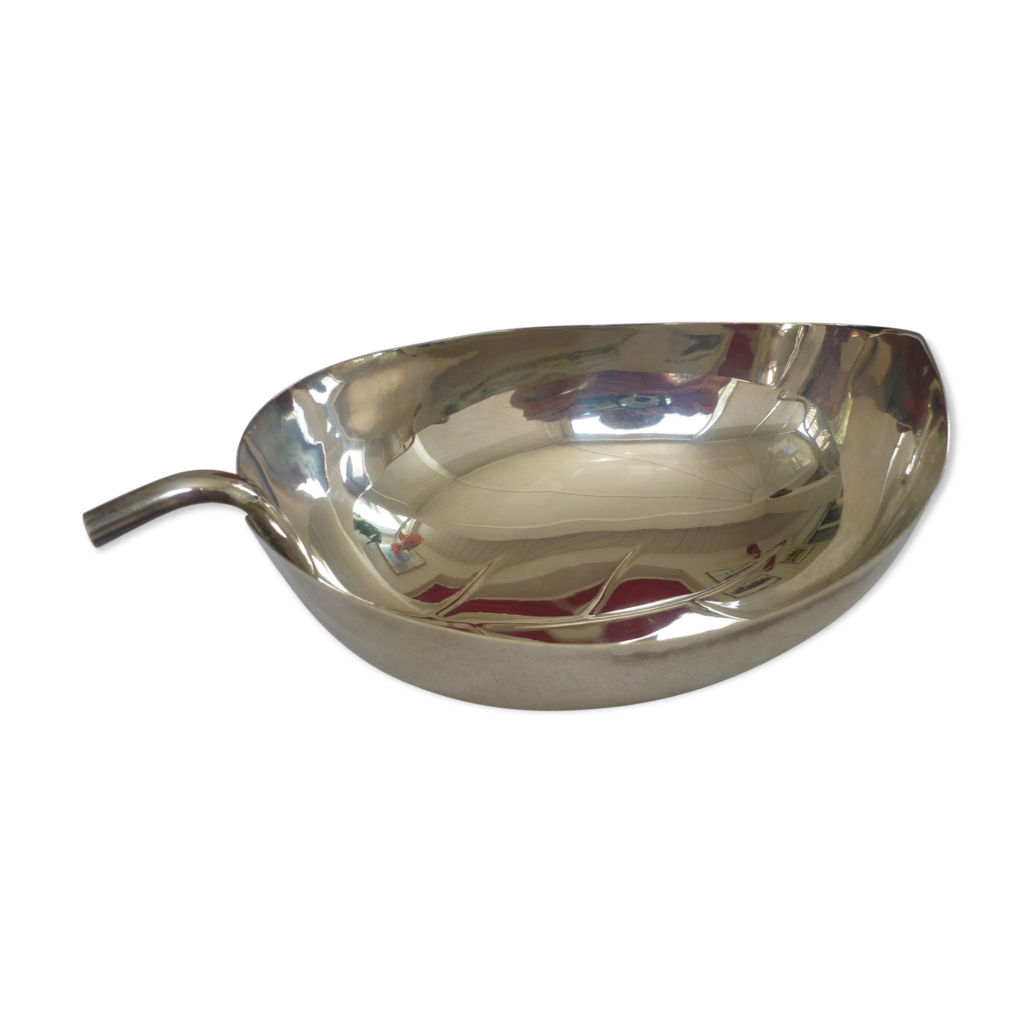 Silver metal gravy boat leaf shape