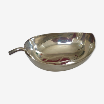 Silver metal gravy boat leaf shape