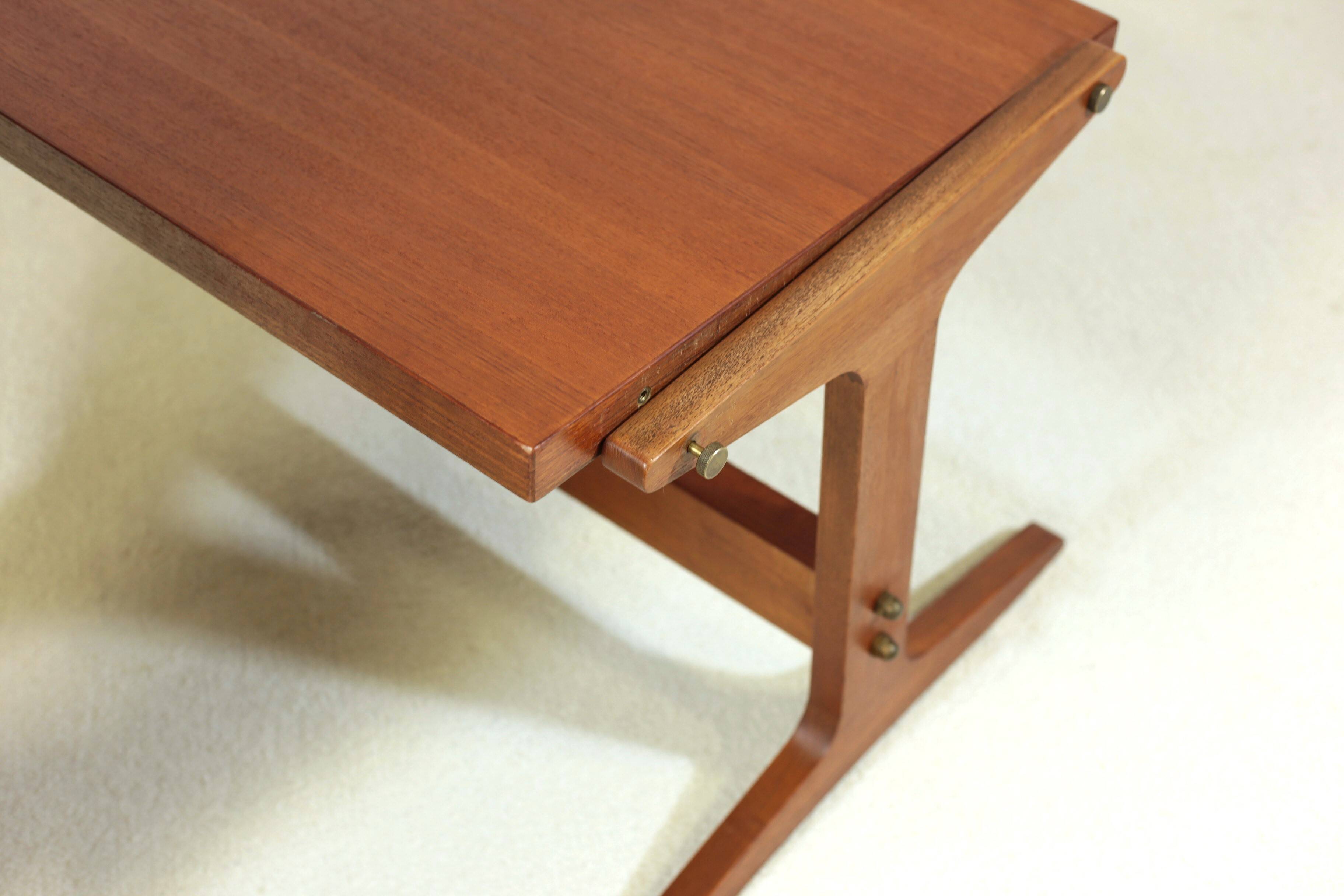 Reversible coffee table