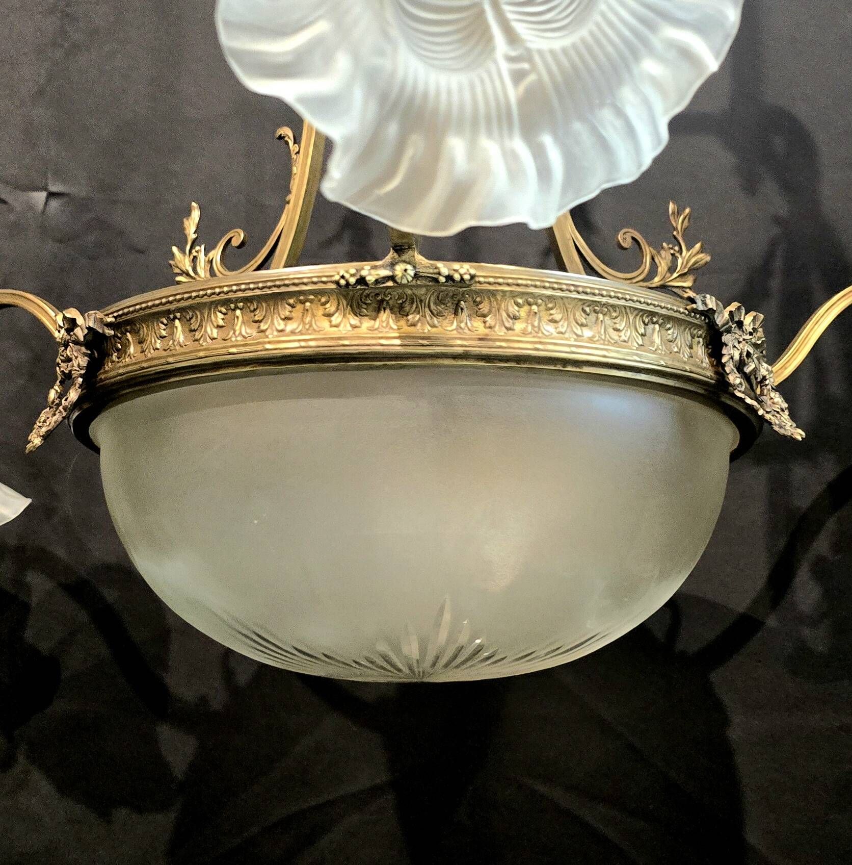 Gilt bronze and frosted glass chandelier – Louis XVI style