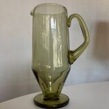 Vase en verre soufflé vert tilleul moderniste 1950