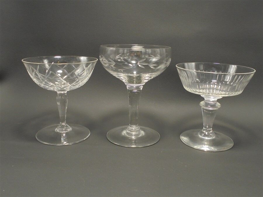 Service dépareillé de 6 coupes à champagne