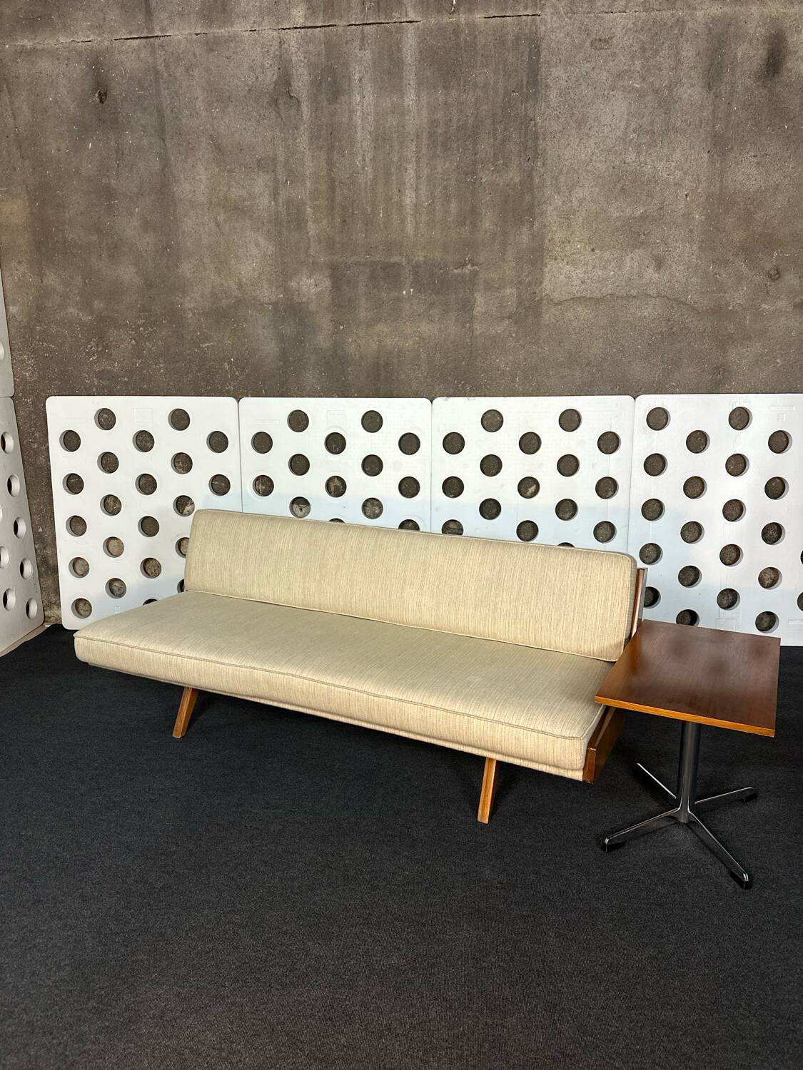 Canapé convertible Daybed Knoll Antimott + Table assortie –