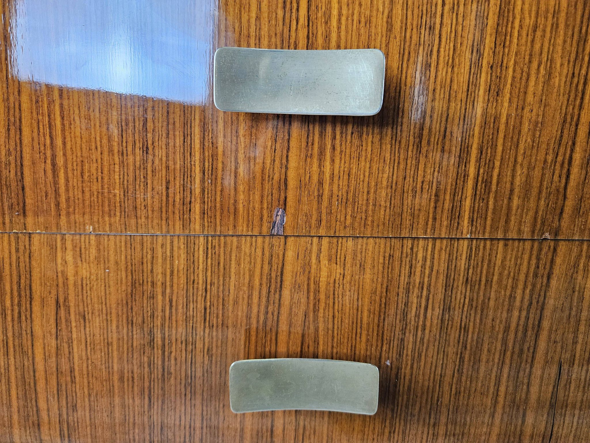 Mid-century drawer chest in mahogany, brass and glass.