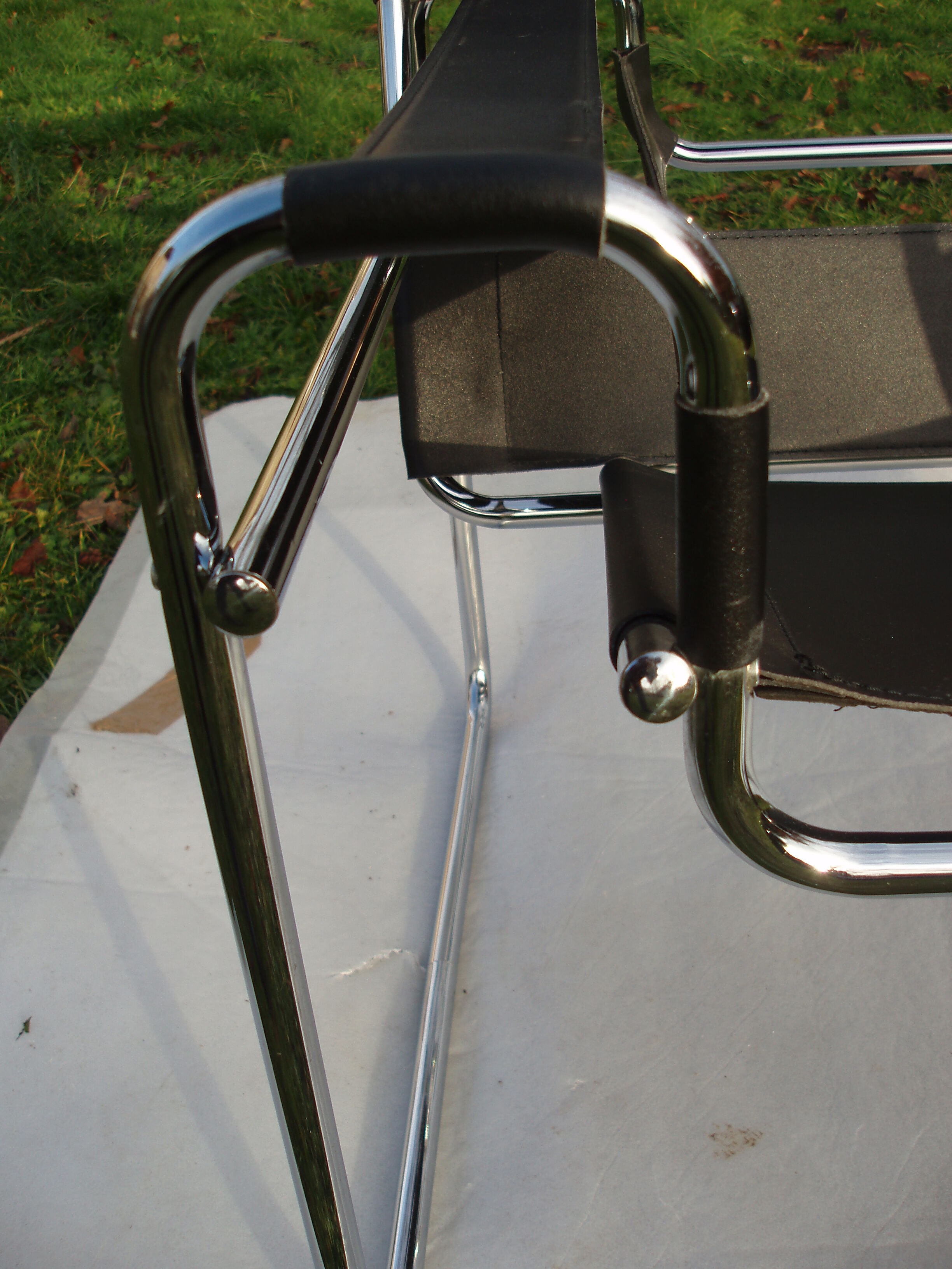Wassilly chair in black and chrome leather byMarcel Breuer