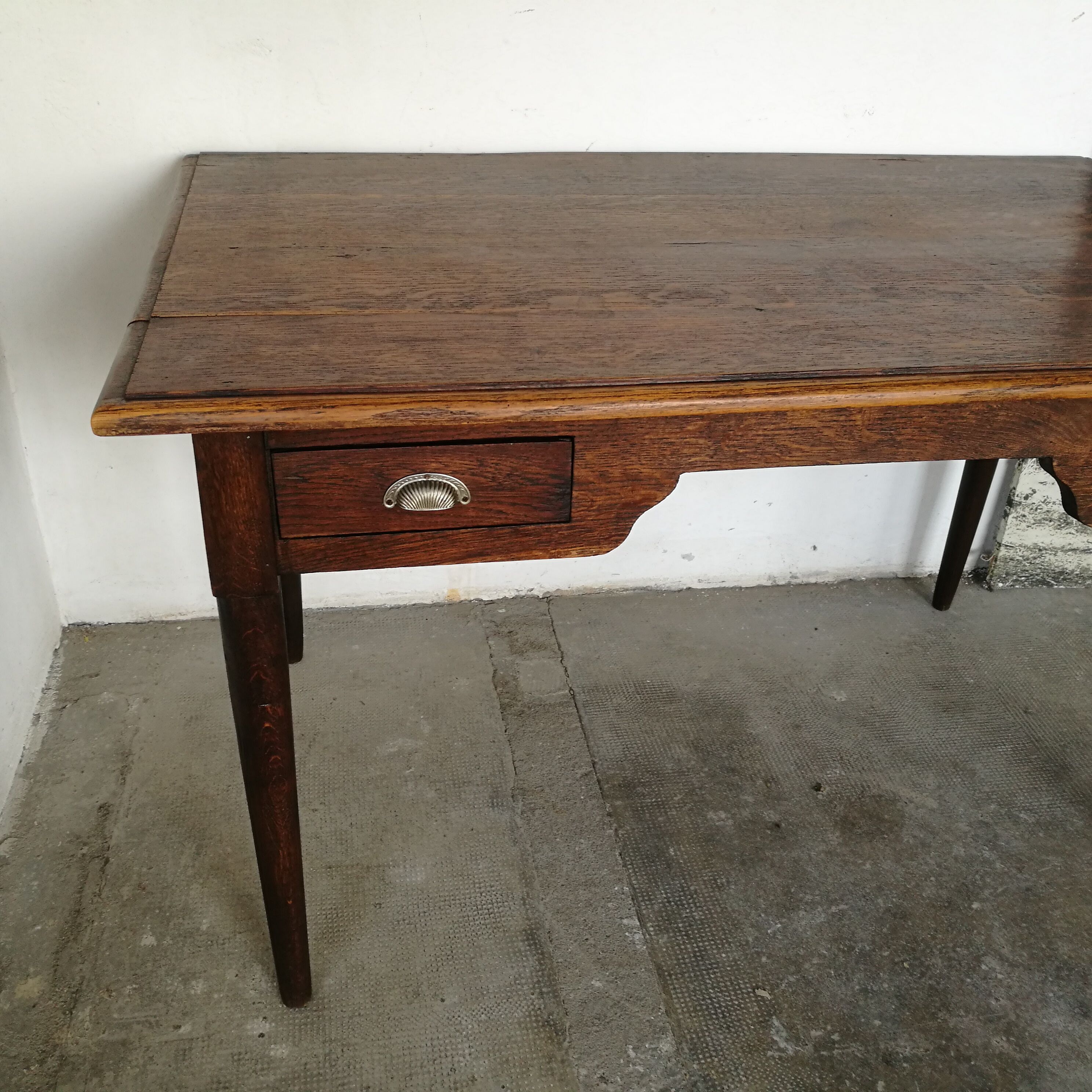 Oak desk, 2 drawers.