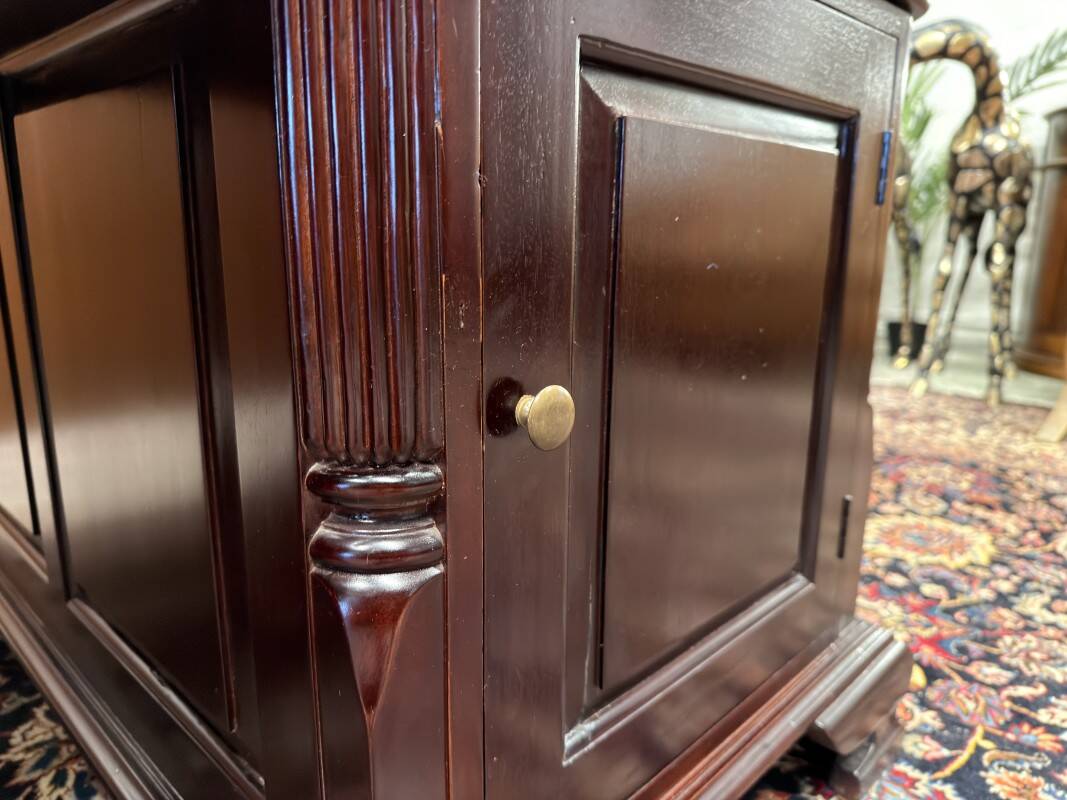 English Chesterfield Desk Partnerdesk