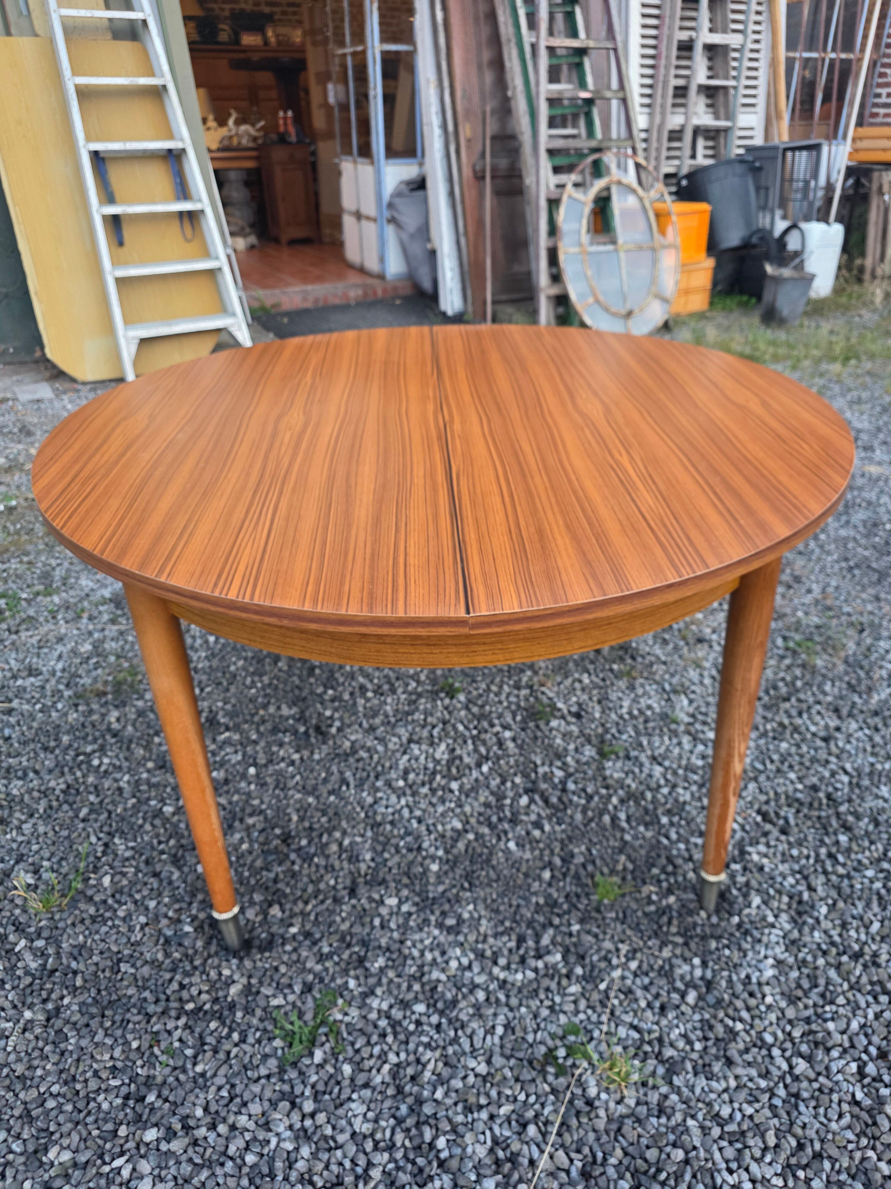 Table scandinave extensible en teck des années 60