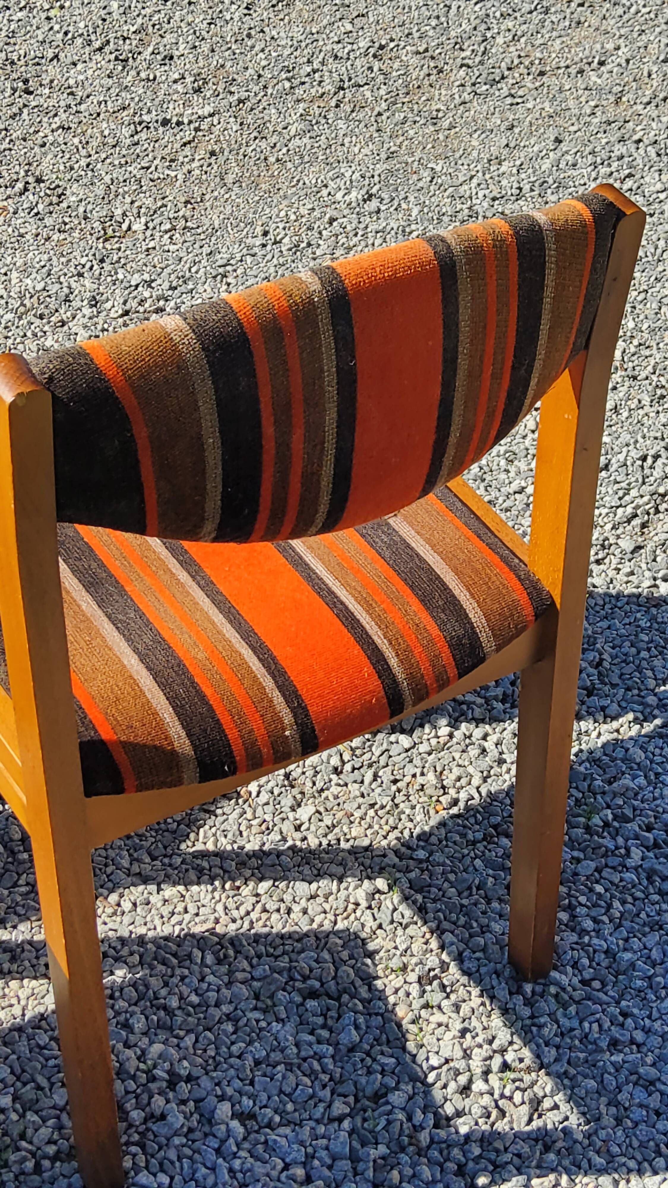 Set of 5 70s designer chairs in beech and orange and brown velvet Self éditeur