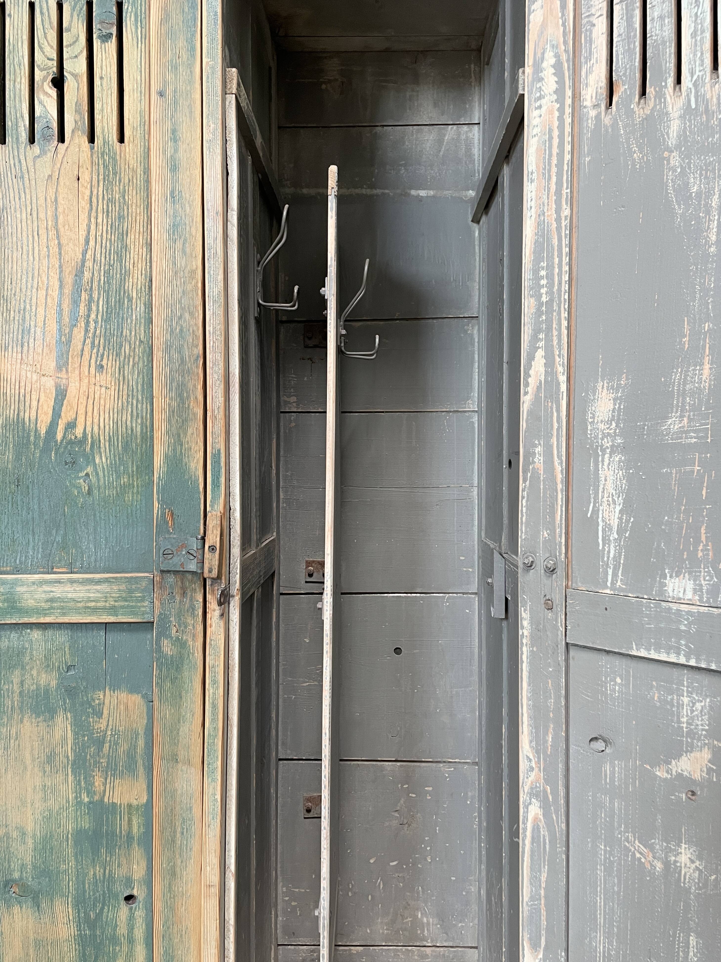 5-door cloakroom in patinated wood