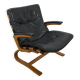 Fauteuil de lecture noir avec accoudoirs et support en bois