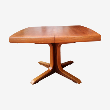 Table scandinave extensible