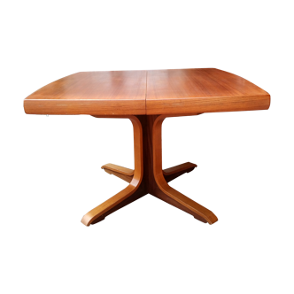 Table scandinave extensible