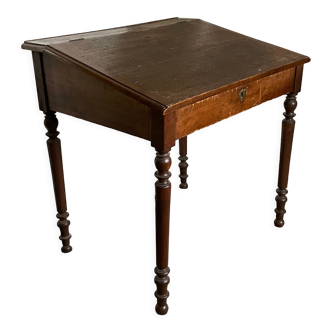 Wooden writing / desk with lifting top.