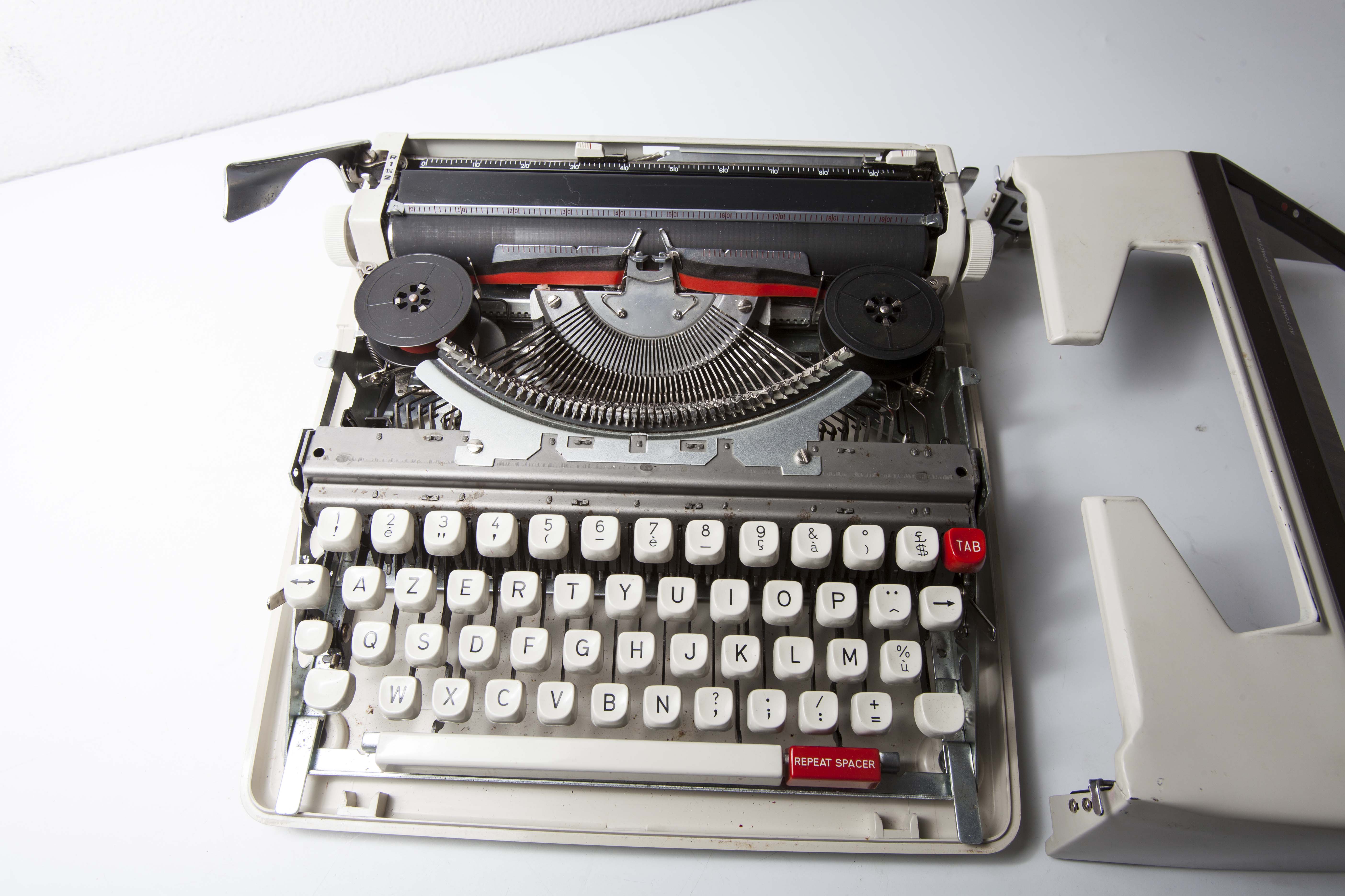 Brother Deluxe 1350 revised typewrite 1971