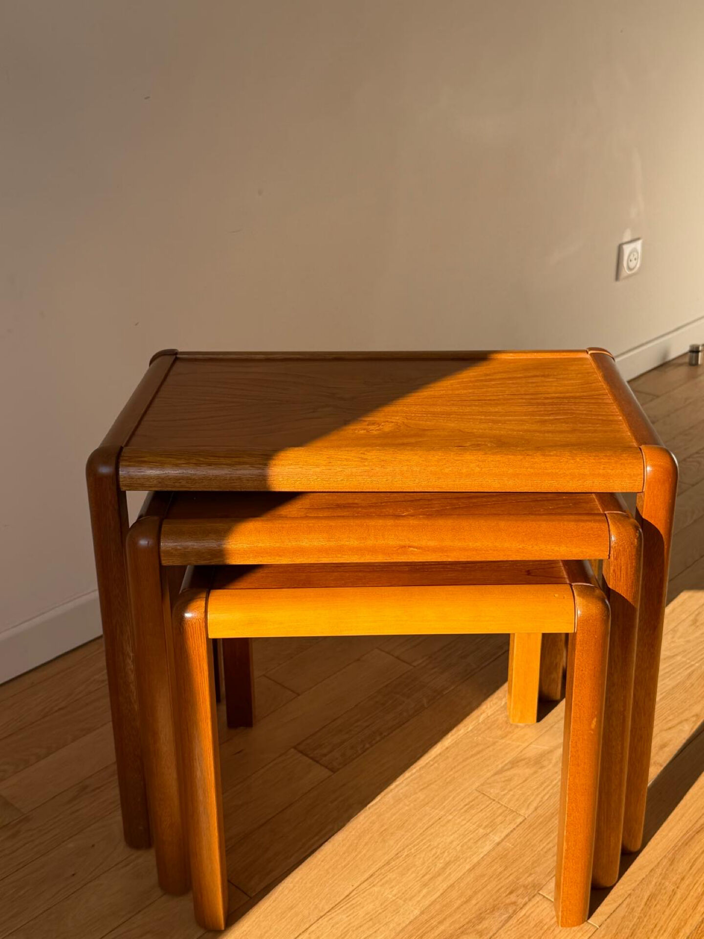 Lot table gigogne en bois vintage