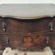 Commode galbée ancienne