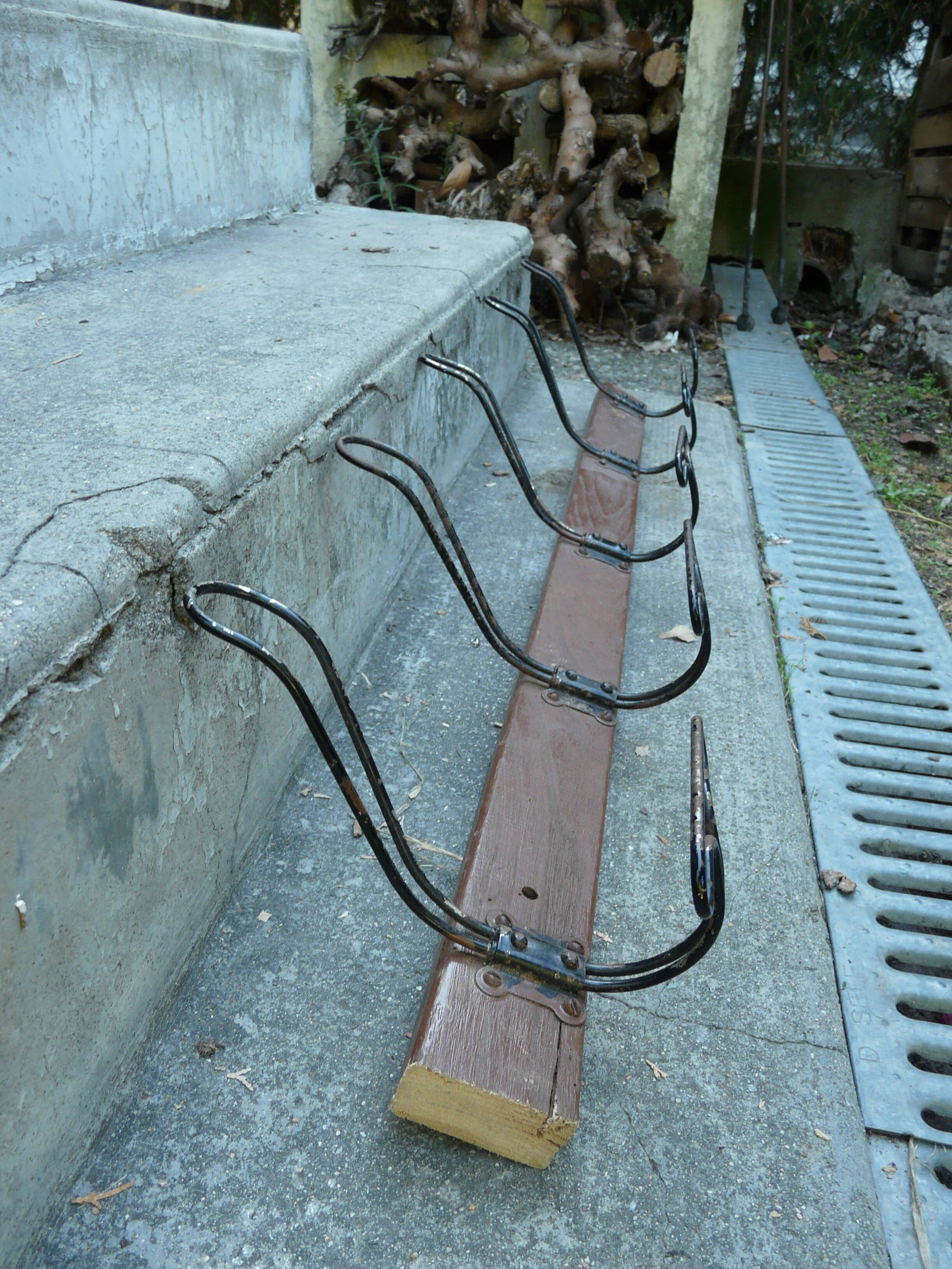 School coat rack with 5 double hooks