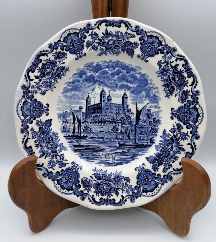 Dessert plates in English porcelain