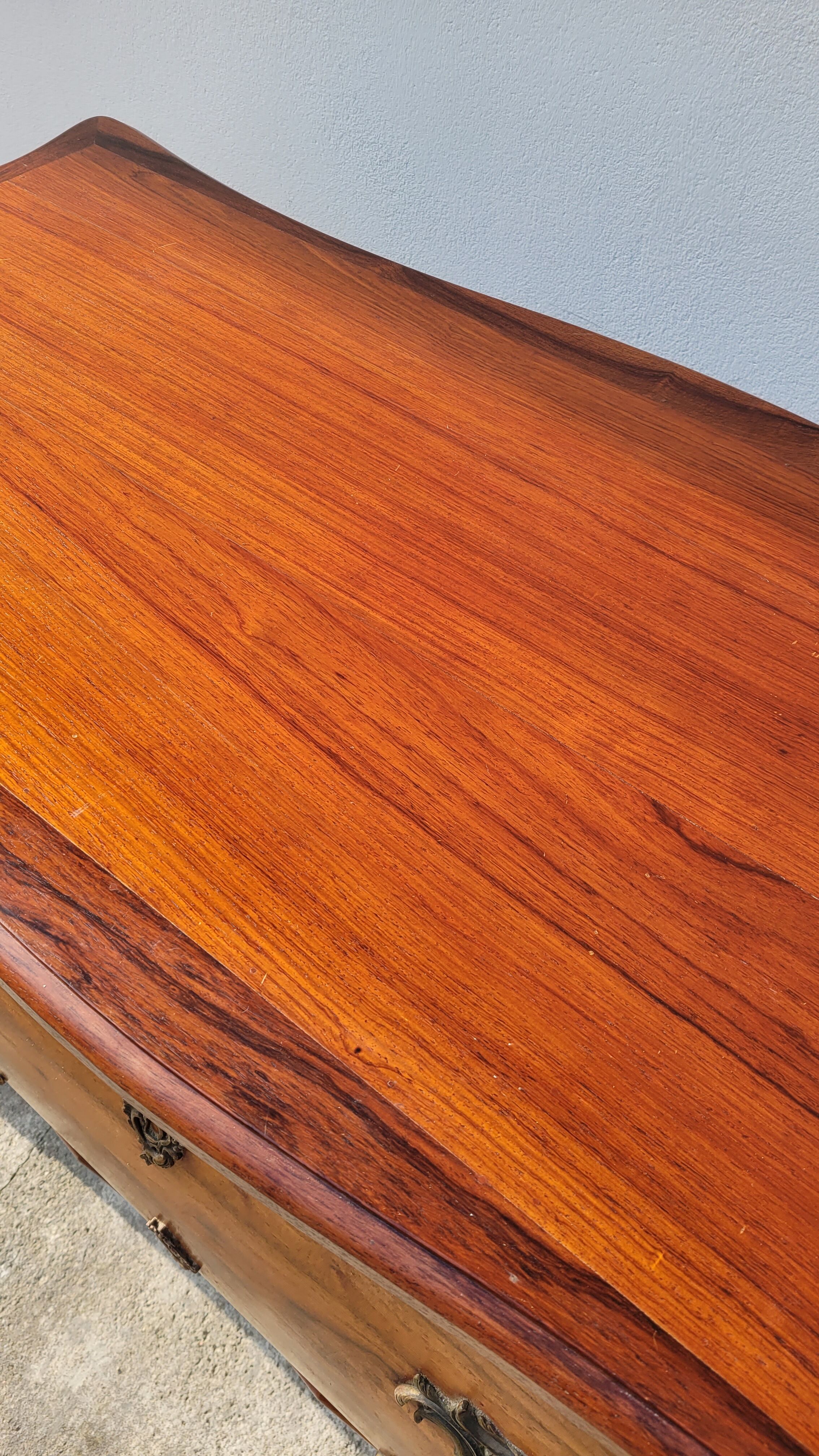 Curved Louis XV style commode in mahogany.