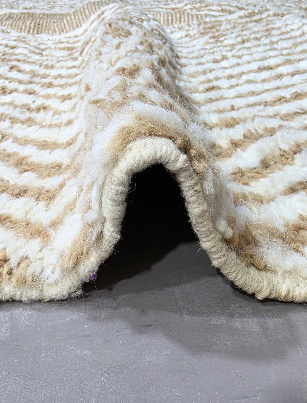 Contemporary Berber Rug - 306 x 250 cm