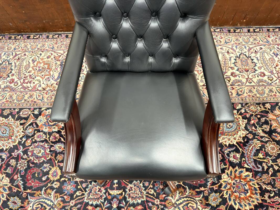 Fauteuil président Chesterfield noir anglais