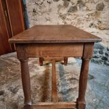 Antique French farmhouse table in oak (1780–1830) – Walnut legs – Rustic provincial dining table