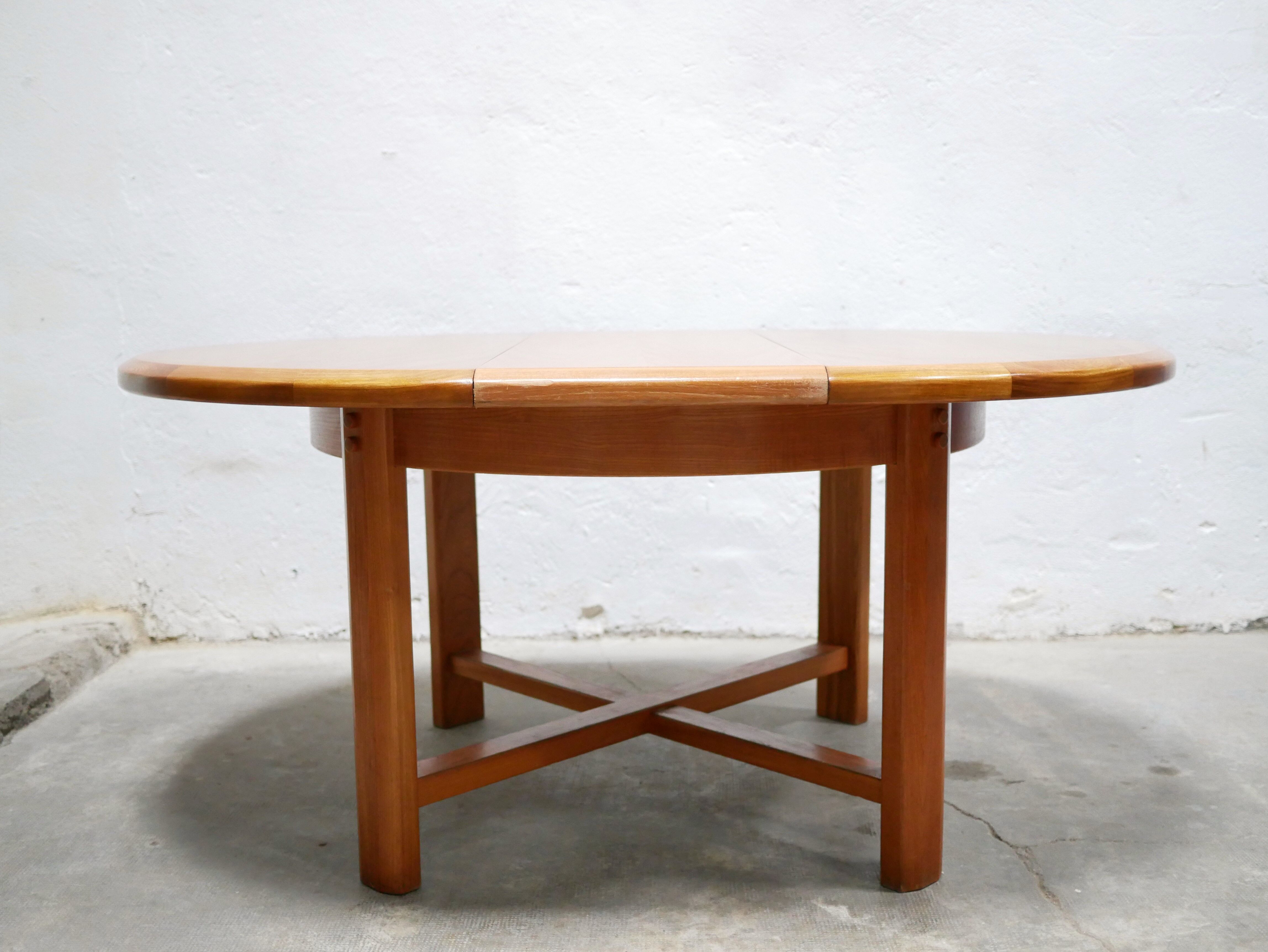 Vintage extendable round wooden dining table