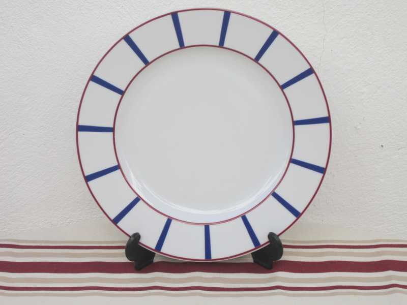 6 flat basque porcelain blue and red plates