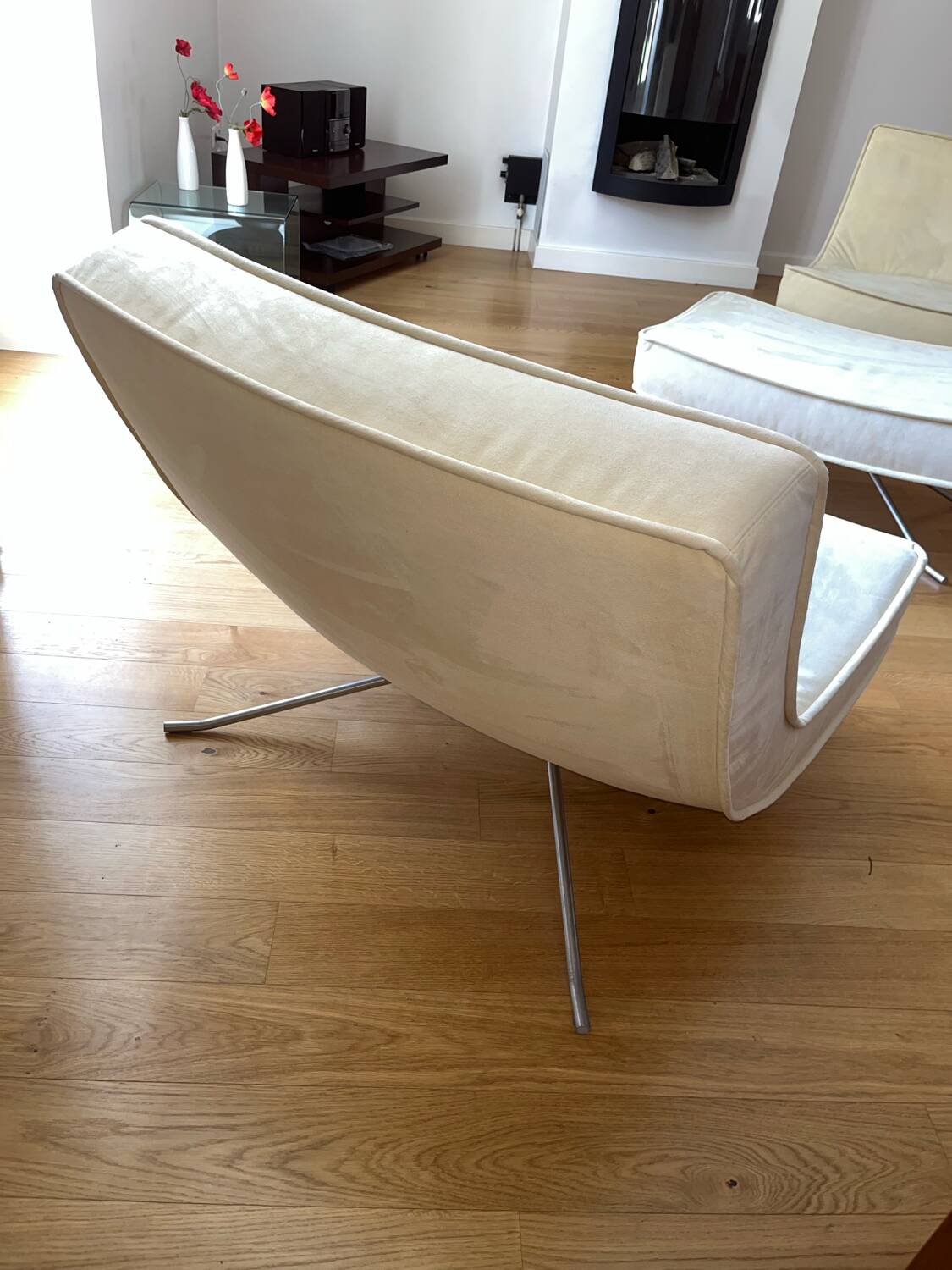2 POP armchairs with Ligne Roset pouf