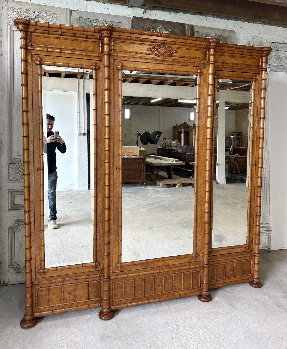 Armoire à glace 3 portes style faux bambou époque 19e siècle