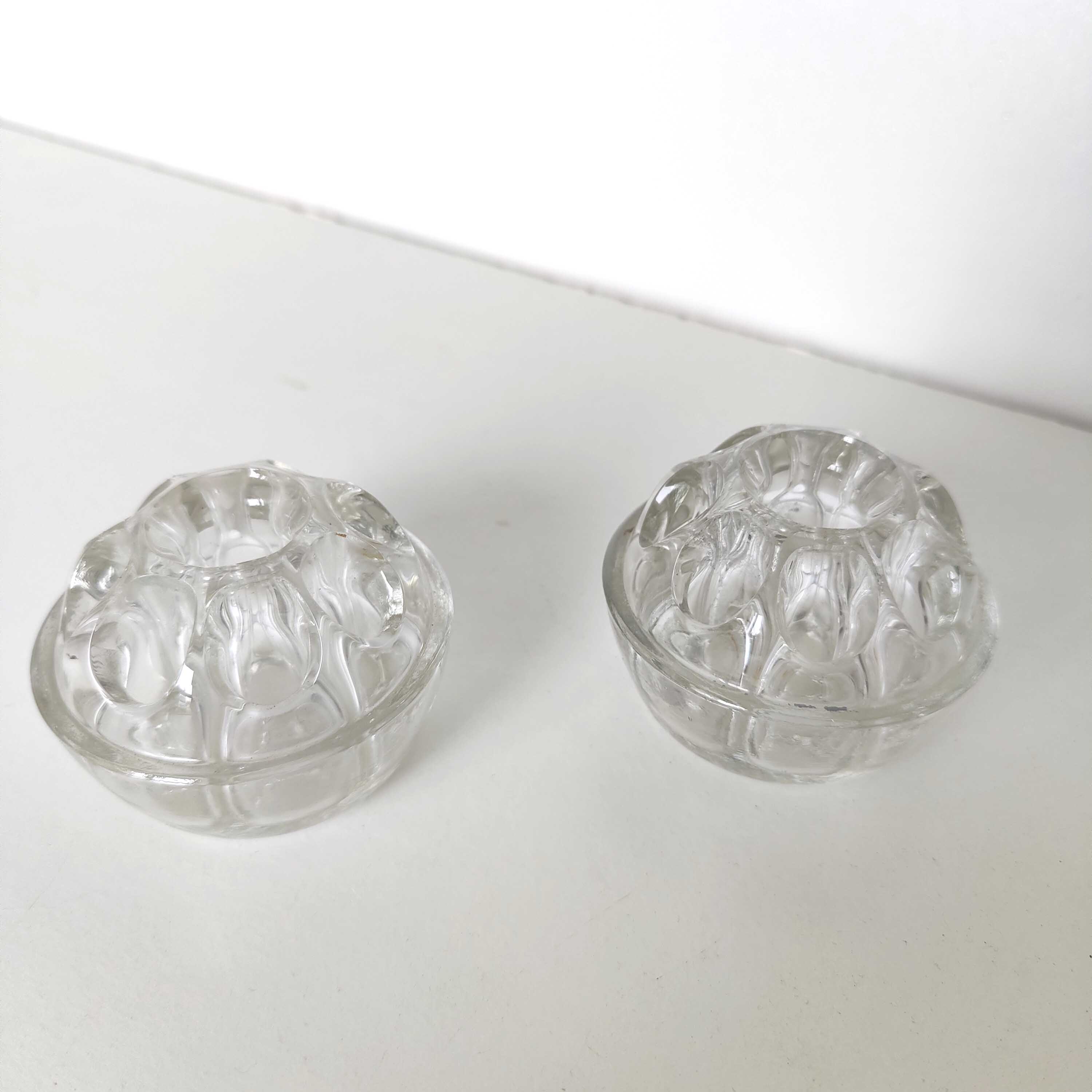 Lot deux vases piques fleurs en verre