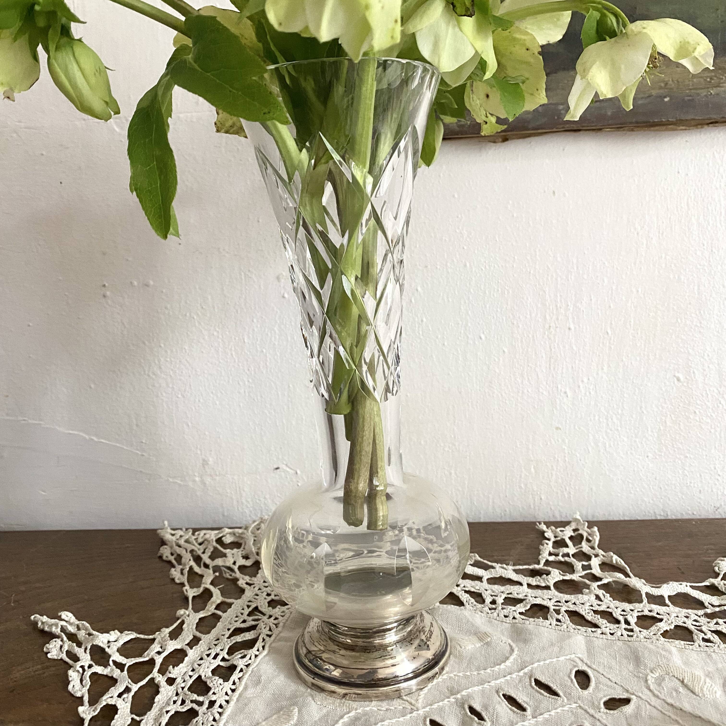 Vase tulipe en cristal ciselé  et argent 23 cm