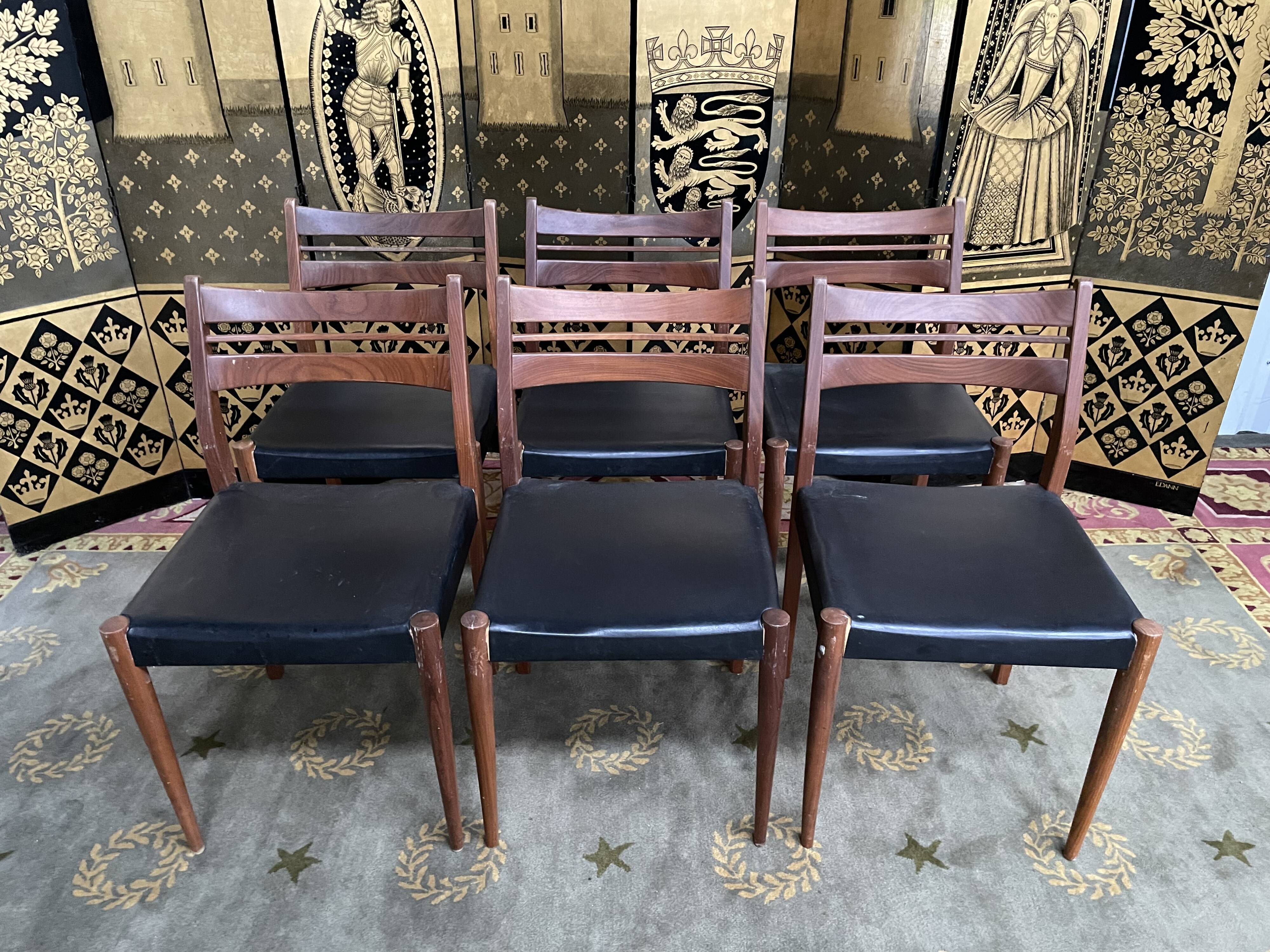 6 Scandinavian chairs in black Skaï
