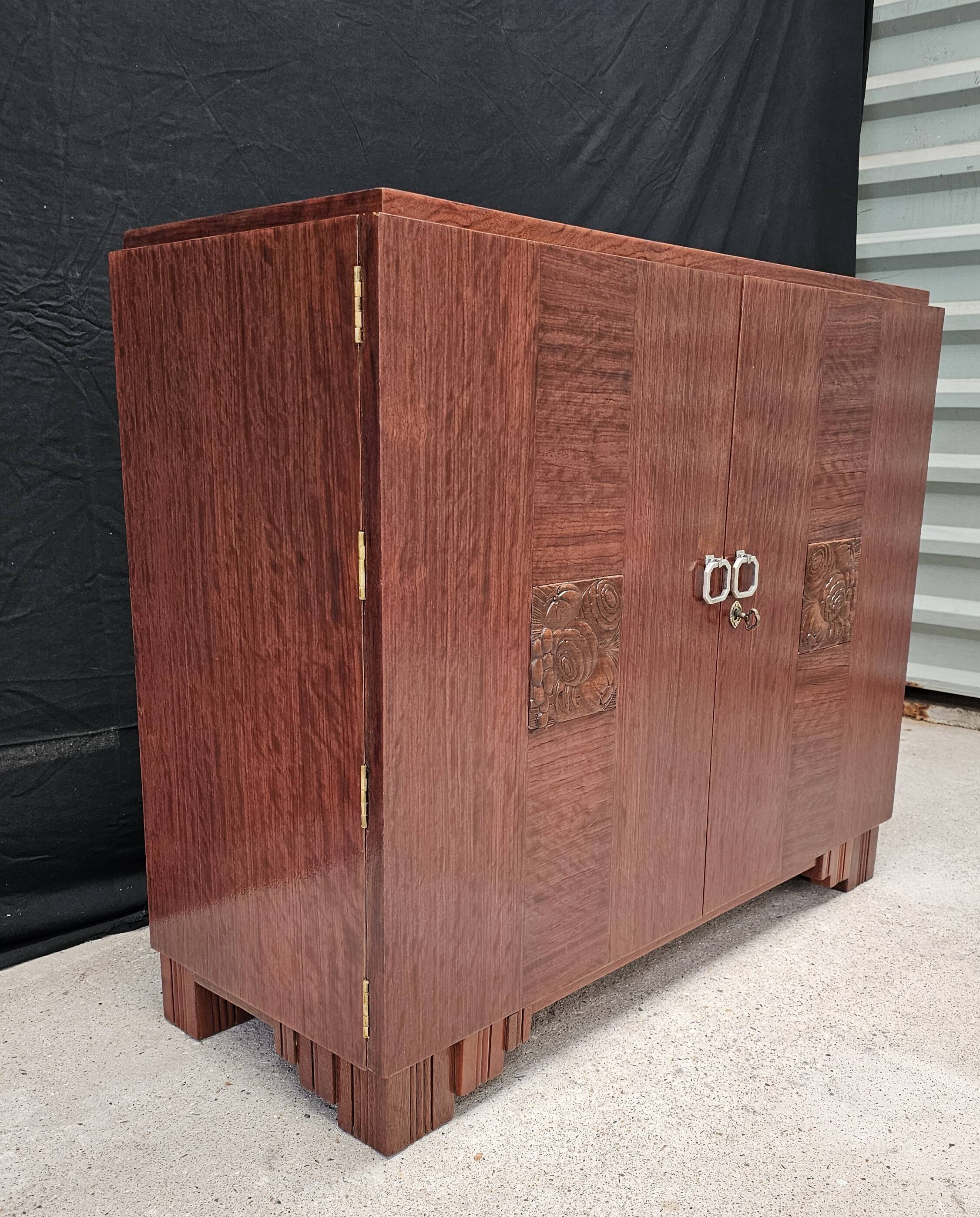 Art Deco buffet by Saddier & Fils in solid rosewood and veneer.
