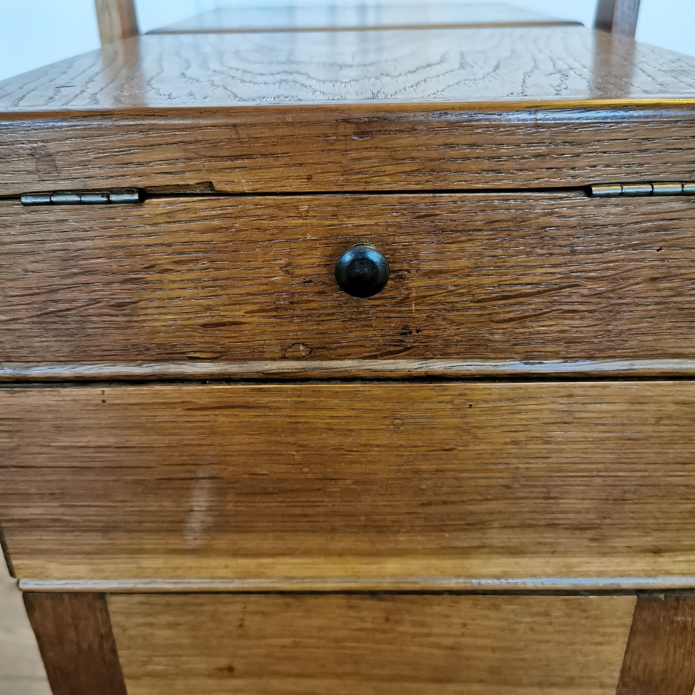 7 compartment sewing worker