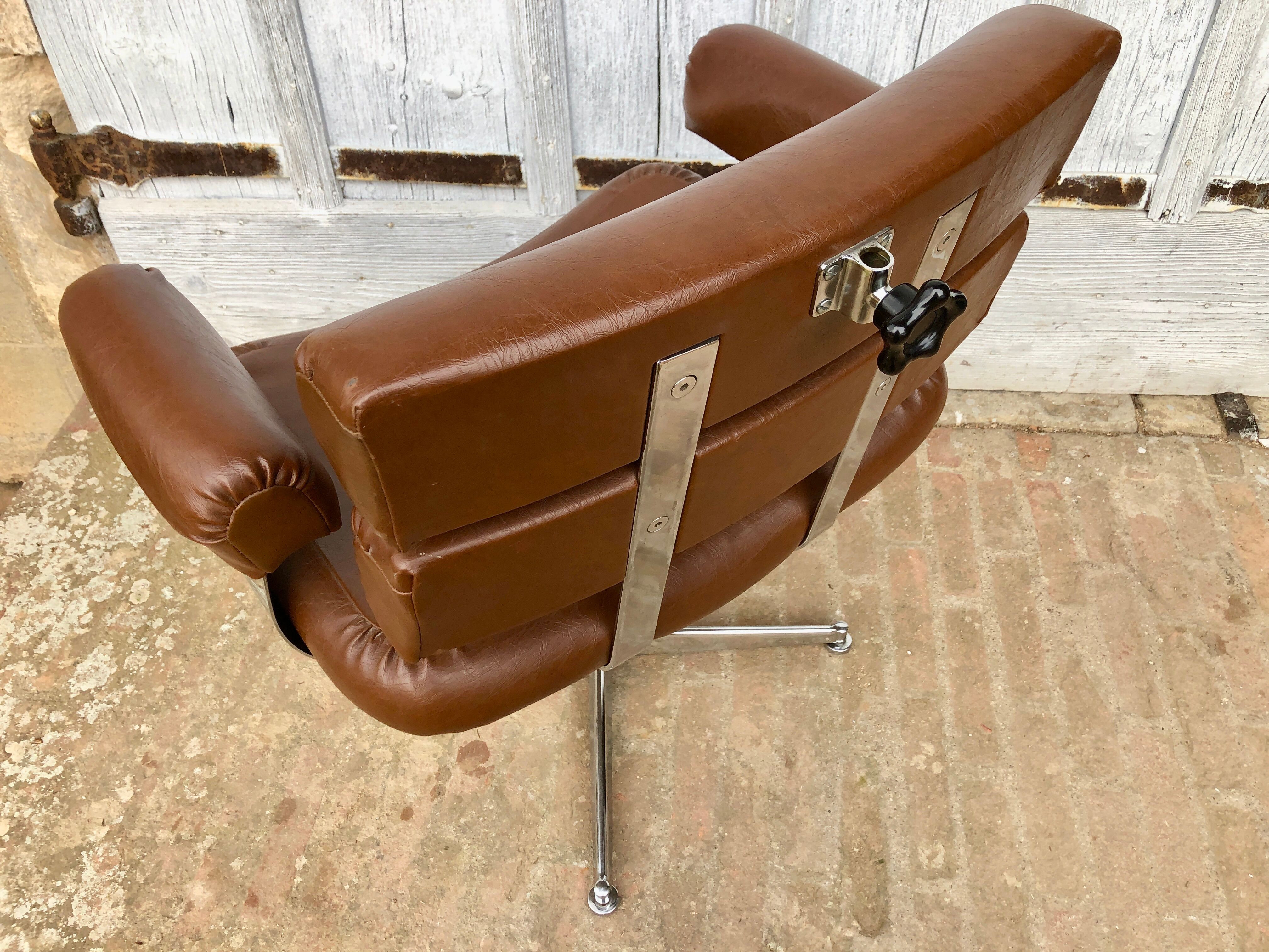 Fauteuil de coiffeur en chrome et skaï marron