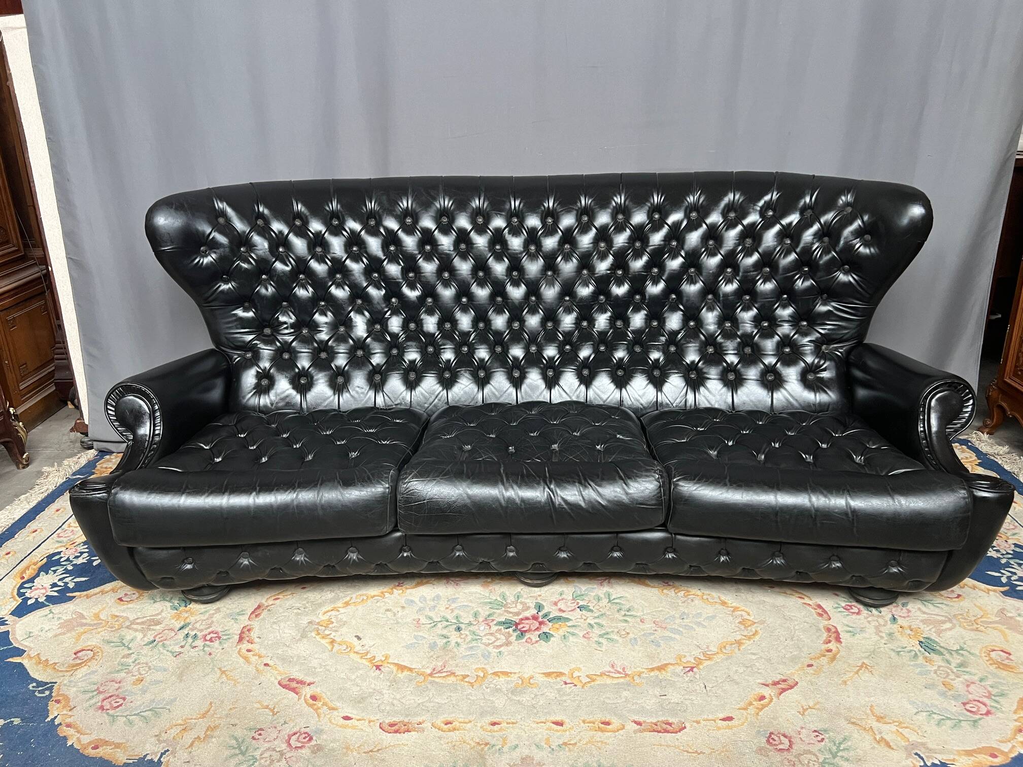 Canapé Chesterfield. Cuir.