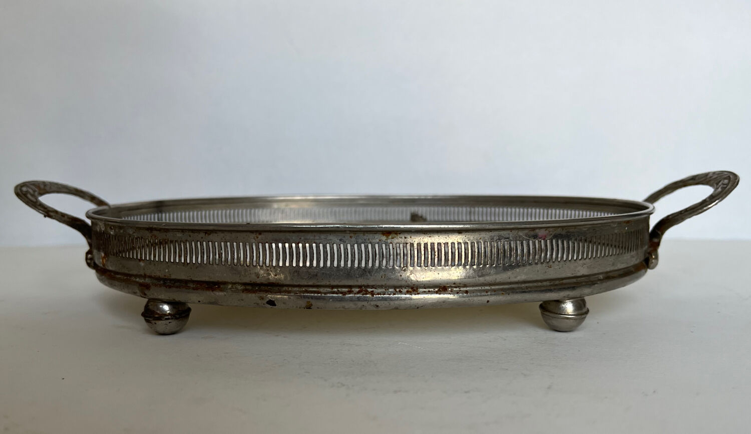 Small top in silver metal and earthenware