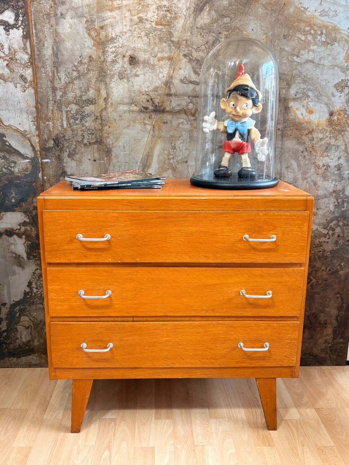 Compass leg chest of drawers