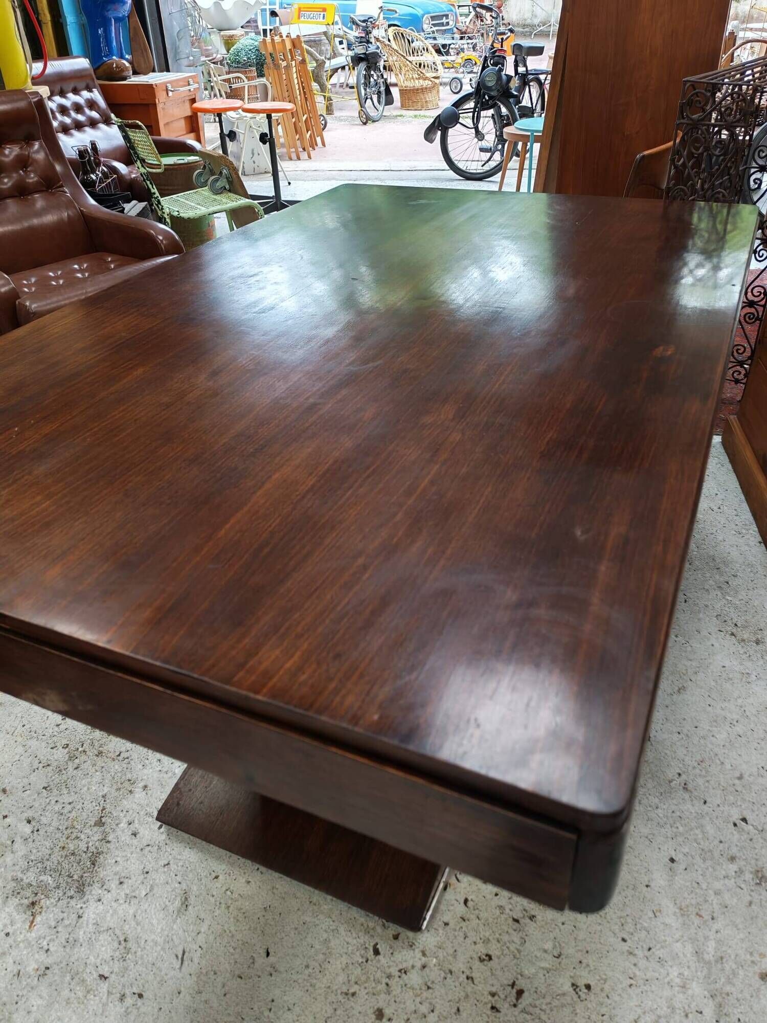 Art Deco dining table with a central cradle base from the 1930s.