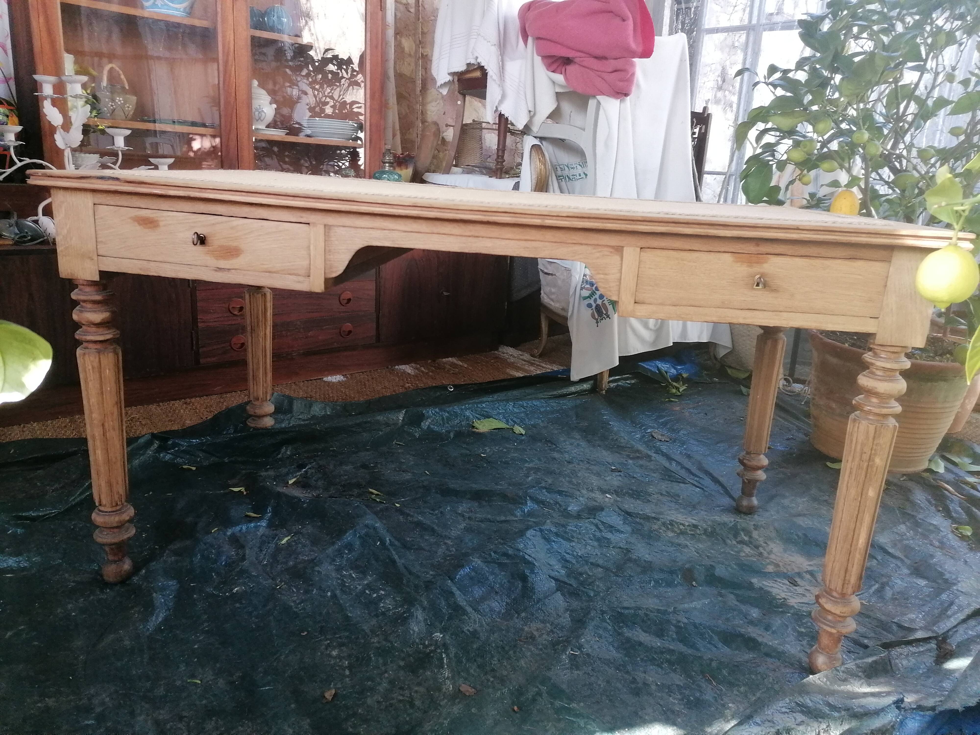 flat desk