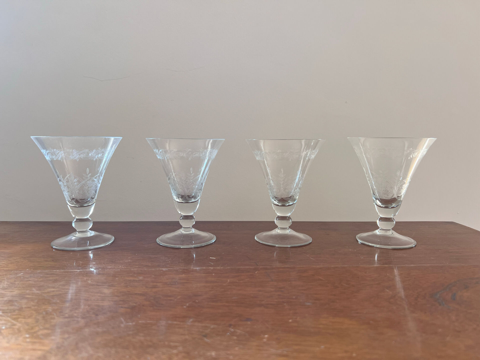Set de verres cristal Art déco gravé (32 pieces) de 4 tailles
