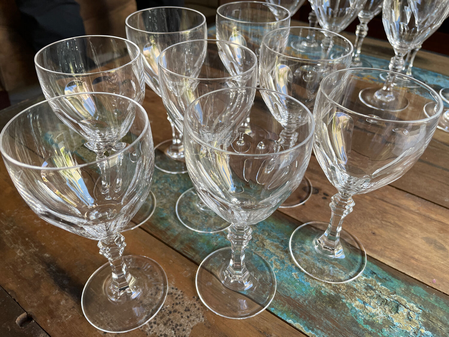 Set of 8 crystal wine glasses size