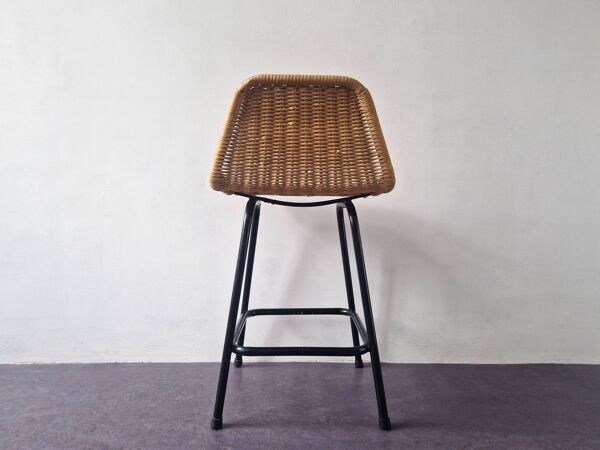 Tabouret bas modèle en osier et métal par Rohé Noordwolde, Pays-Bas 1960