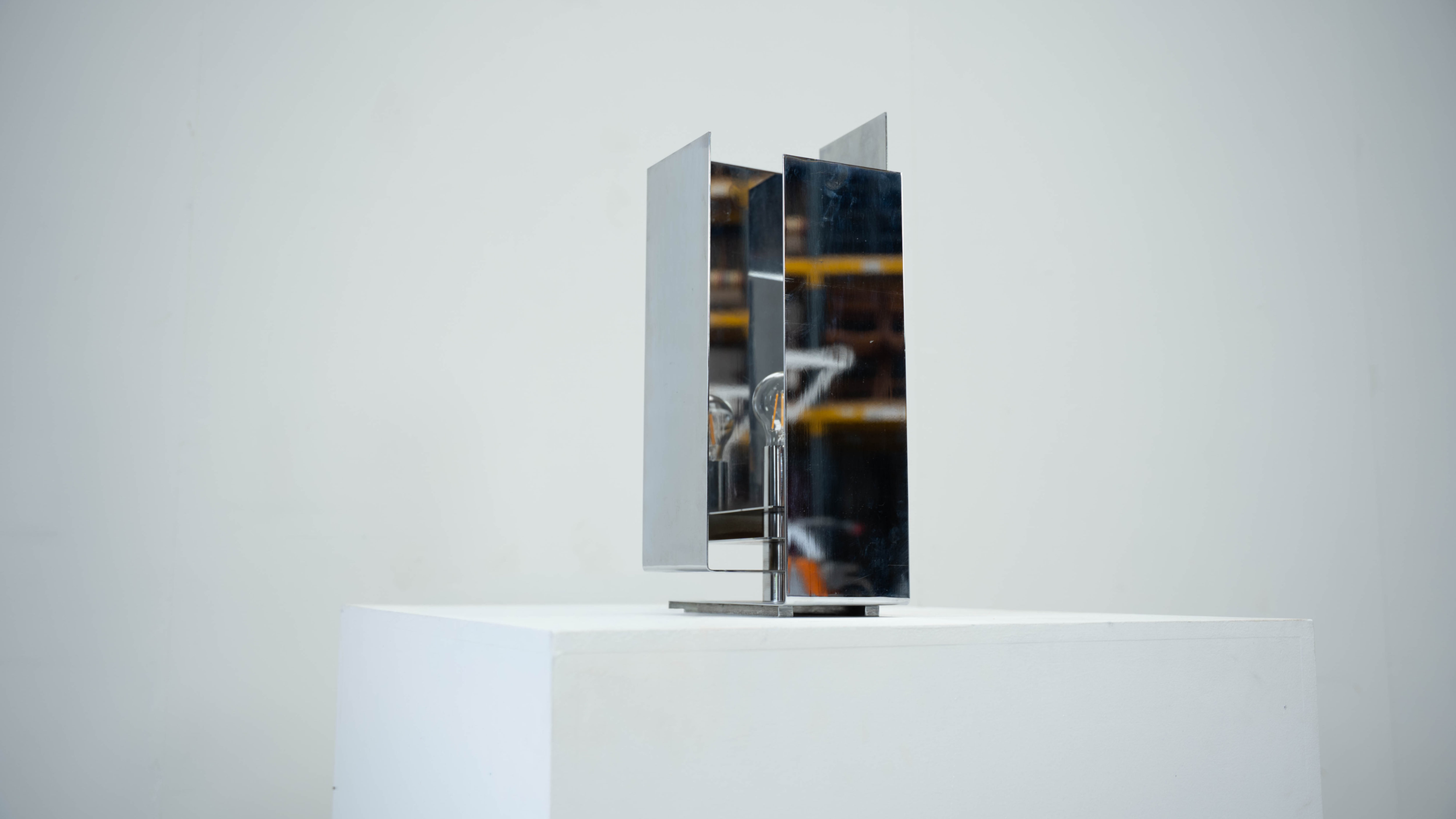 Italian sculptural table lamp