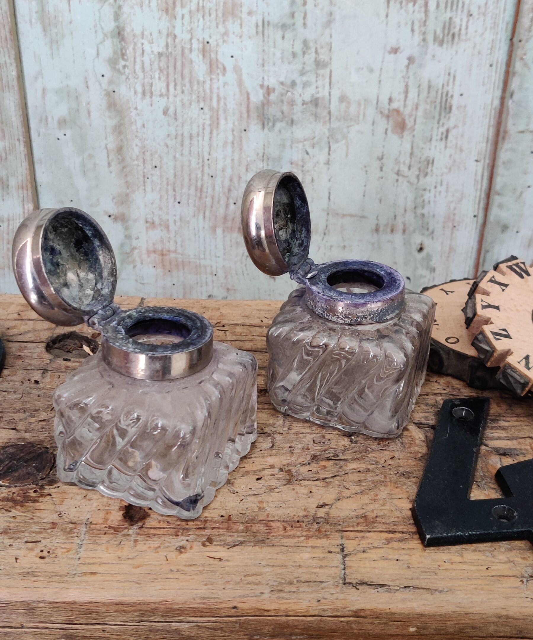 Lot de deux encriers en cristal